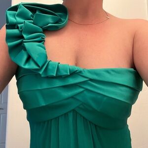 Beautiful green dress perfect for a special occasion or holidays